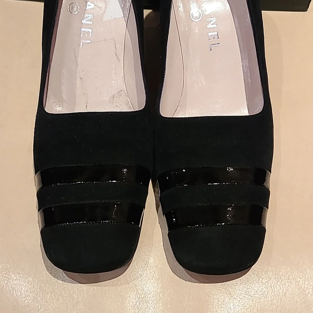 CHANEL black suede pumps with chrome and patent leather details. Size 40 - Picture 6 of 16